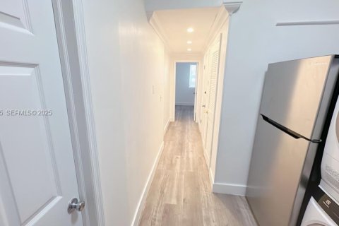 Condominio en venta en Miami Beach, Florida, 2 dormitorios, 59.46 m2 № 1993687 - foto 2