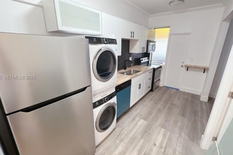 Condominio en venta en Miami Beach, Florida, 2 dormitorios, 59.46 m2 № 1993687 - foto 3