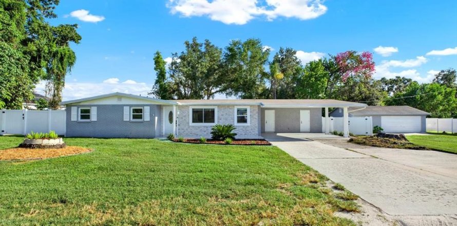 Casa en Brandon, Florida 6 dormitorios, 209.22 m2 № 1902613