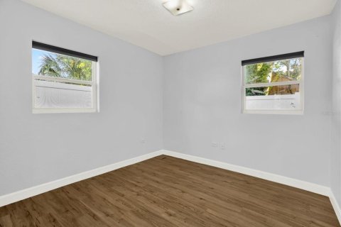 Casa en venta en Brandon, Florida, 6 dormitorios, 209.22 m2 № 1902613 - foto 25