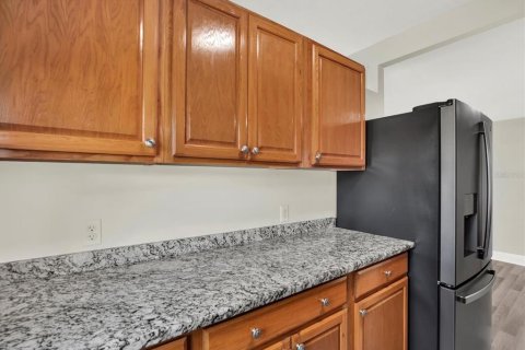 Casa en venta en Brandon, Florida, 6 dormitorios, 209.22 m2 № 1902613 - foto 8