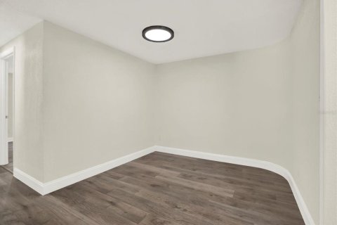 Casa en venta en Brandon, Florida, 6 dormitorios, 209.22 m2 № 1902613 - foto 9