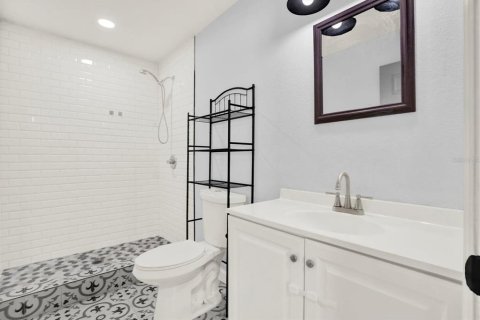 Casa en venta en Brandon, Florida, 6 dormitorios, 209.22 m2 № 1902613 - foto 24
