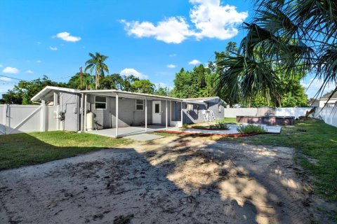 Casa en venta en Brandon, Florida, 6 dormitorios, 209.22 m2 № 1902613 - foto 27