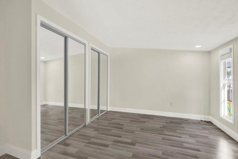 Casa en venta en Brandon, Florida, 6 dormitorios, 209.22 m2 № 1902613 - foto 17