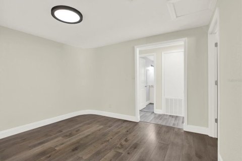 Casa en venta en Brandon, Florida, 6 dormitorios, 209.22 m2 № 1902613 - foto 10