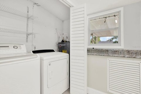 Casa en venta en Brandon, Florida, 6 dormitorios, 209.22 m2 № 1902613 - foto 18