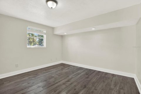 Casa en venta en Brandon, Florida, 6 dormitorios, 209.22 m2 № 1902613 - foto 15