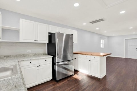 Casa en venta en Brandon, Florida, 6 dormitorios, 209.22 m2 № 1902613 - foto 20