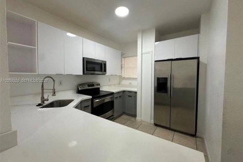 Touwnhouse à vendre à Florida City, Floride: 3 chambres, 141.86 m2 № 2170511 - photo 4