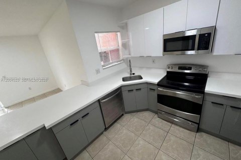 Touwnhouse à vendre à Florida City, Floride: 3 chambres, 141.86 m2 № 2170511 - photo 3