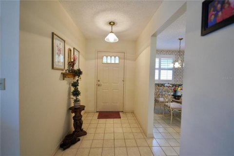 House in Port Richey, Florida 3 bedrooms, 171.4 sq.m. № 1849538 - photo 2
