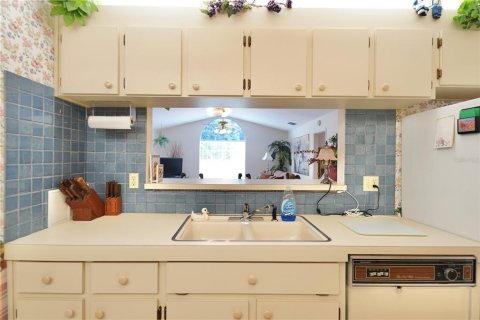 House in Port Richey, Florida 3 bedrooms, 171.4 sq.m. № 1849538 - photo 7