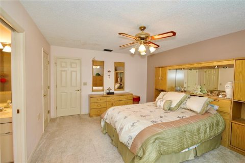 House in Port Richey, Florida 3 bedrooms, 171.4 sq.m. № 1849538 - photo 13