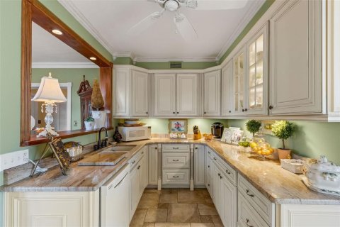 House in Lakeland, Florida 4 bedrooms, 224.45 sq.m. № 2215880 - photo 8