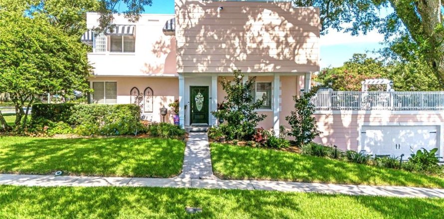 House in Lakeland, Florida 4 bedrooms, 224.45 sq.m. № 2215880