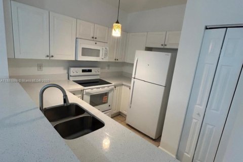 Снять в аренду кондоминиум в Хомстед, Флорида 3 спальни, 98.66м2, № 2038980 - фото 5