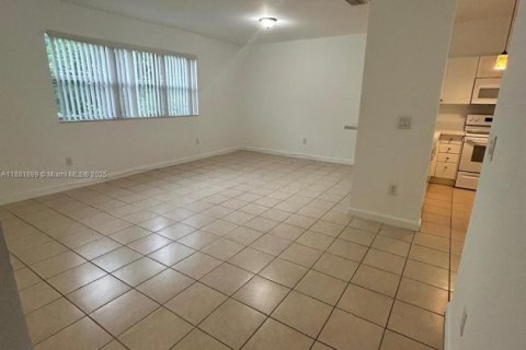 Снять в аренду кондоминиум в Хомстед, Флорида 3 спальни, 98.66м2, № 2038980 - фото 6