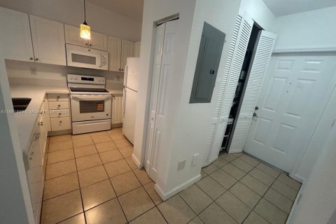 Снять в аренду кондоминиум в Хомстед, Флорида 3 спальни, 98.66м2, № 2038980 - фото 4