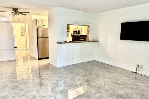 Copropriété à vendre à Hallandale Beach, Floride: 1 chambre, 56.11 m2 № 1992448 - photo 13