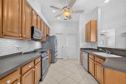 House in Mount Dora, Florida 3 bedrooms, 159.88 sq.m. № 2402758 - photo 19