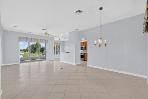House in Mount Dora, Florida 3 bedrooms, 159.88 sq.m. № 2402758 - photo 10