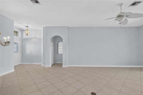 House in Mount Dora, Florida 3 bedrooms, 159.88 sq.m. № 2402758 - photo 11
