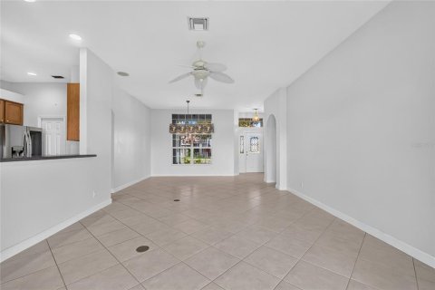 House in Mount Dora, Florida 3 bedrooms, 159.88 sq.m. № 2402758 - photo 13