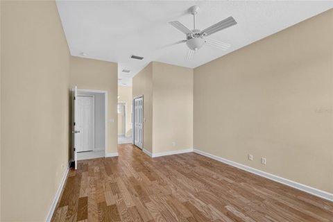 House in Mount Dora, Florida 3 bedrooms, 159.88 sq.m. № 2402758 - photo 5