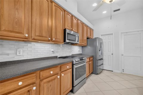 House in Mount Dora, Florida 3 bedrooms, 159.88 sq.m. № 2402758 - photo 18