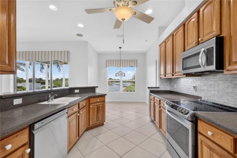 House in Mount Dora, Florida 3 bedrooms, 159.88 sq.m. № 2402758 - photo 4