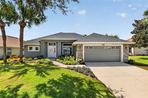 House in Mount Dora, Florida 3 bedrooms, 159.88 sq.m. № 2402758