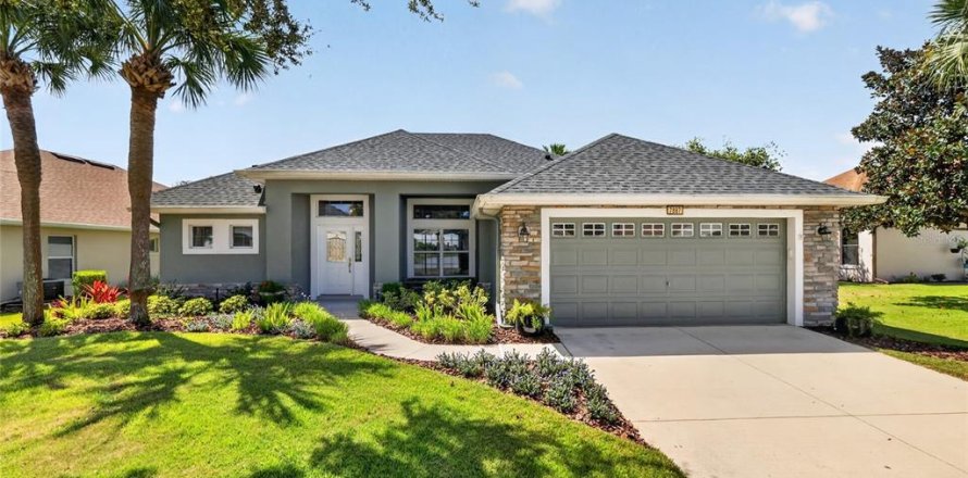 House in Mount Dora, Florida 3 bedrooms, 159.88 sq.m. № 2402758