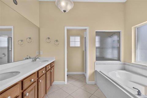 House in Mount Dora, Florida 3 bedrooms, 159.88 sq.m. № 2402758 - photo 25