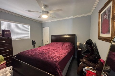 Casa en venta en Hialeah, Florida, 4 dormitorios, 228.63 m2 № 1711950 - foto 11