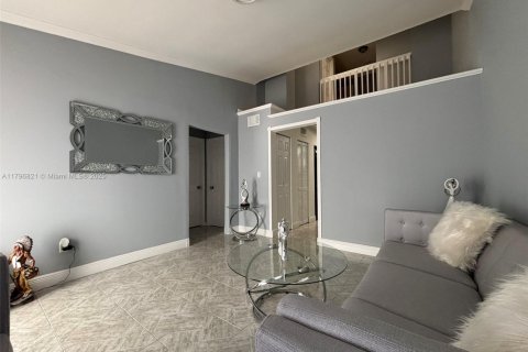 Casa en venta en Hialeah, Florida, 4 dormitorios, 228.63 m2 № 1711950 - foto 9