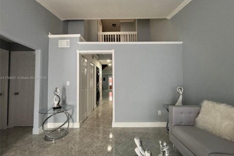 Casa en venta en Hialeah, Florida, 4 dormitorios, 228.63 m2 № 1711950 - foto 6