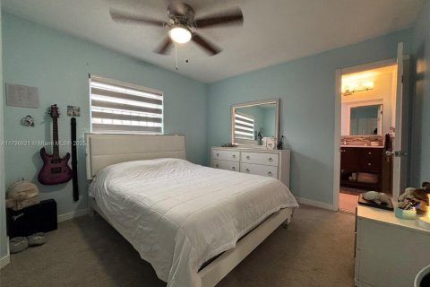 Casa en venta en Hialeah, Florida, 4 dormitorios, 228.63 m2 № 1711950 - foto 25