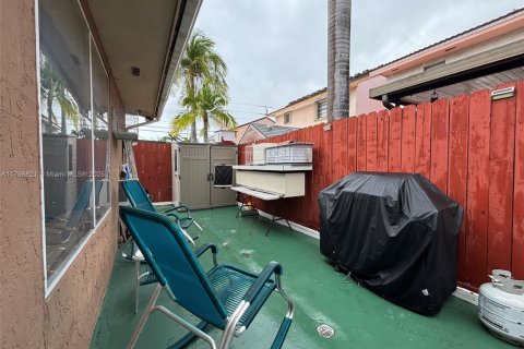 Casa en venta en Hialeah, Florida, 4 dormitorios, 228.63 m2 № 1711950 - foto 29