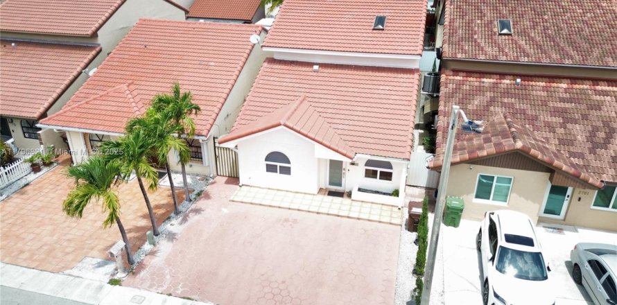 Casa en Hialeah, Florida 4 dormitorios, 228.63 m2 № 1711950