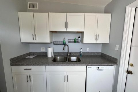 House in Port Charlotte, Florida 2 bedrooms, 60.2 sq.m. № 1825188 - photo 4