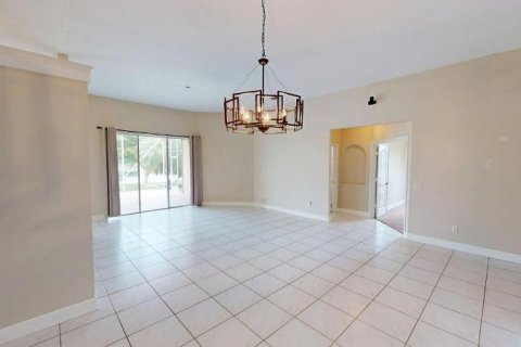 House in Port St. Lucie, Florida 3 bedrooms, 194.44 sq.m. № 2084049 - photo 20