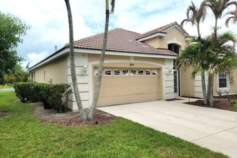 House in Port St. Lucie, Florida 3 bedrooms, 194.44 sq.m. № 2084049 - photo 2