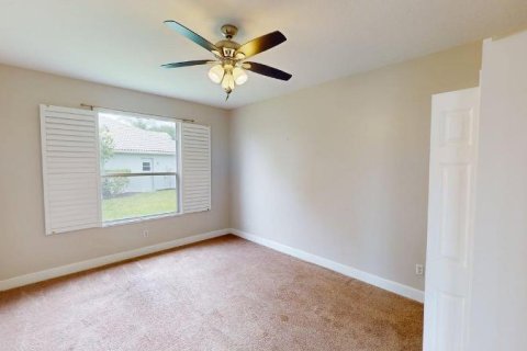 House in Port St. Lucie, Florida 3 bedrooms, 194.44 sq.m. № 2084049 - photo 24