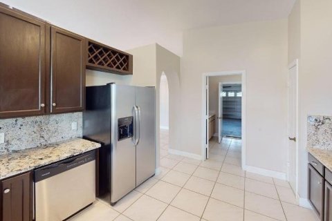 House in Port St. Lucie, Florida 3 bedrooms, 194.44 sq.m. № 2084049 - photo 12