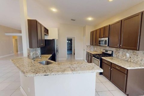 House in Port St. Lucie, Florida 3 bedrooms, 194.44 sq.m. № 2084049 - photo 6