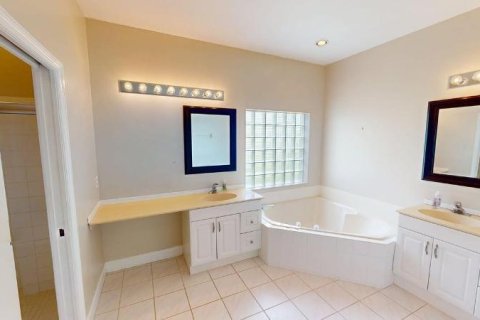 House in Port St. Lucie, Florida 3 bedrooms, 194.44 sq.m. № 2084049 - photo 29