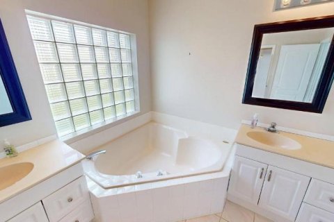 House in Port St. Lucie, Florida 3 bedrooms, 194.44 sq.m. № 2084049 - photo 30