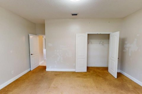 House in Port St. Lucie, Florida 3 bedrooms, 194.44 sq.m. № 2084049 - photo 18