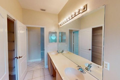 House in Port St. Lucie, Florida 3 bedrooms, 194.44 sq.m. № 2084049 - photo 16